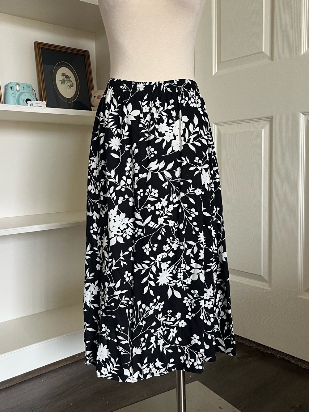 220 Hickory Black & white floral midi skirt with elastic waistband
